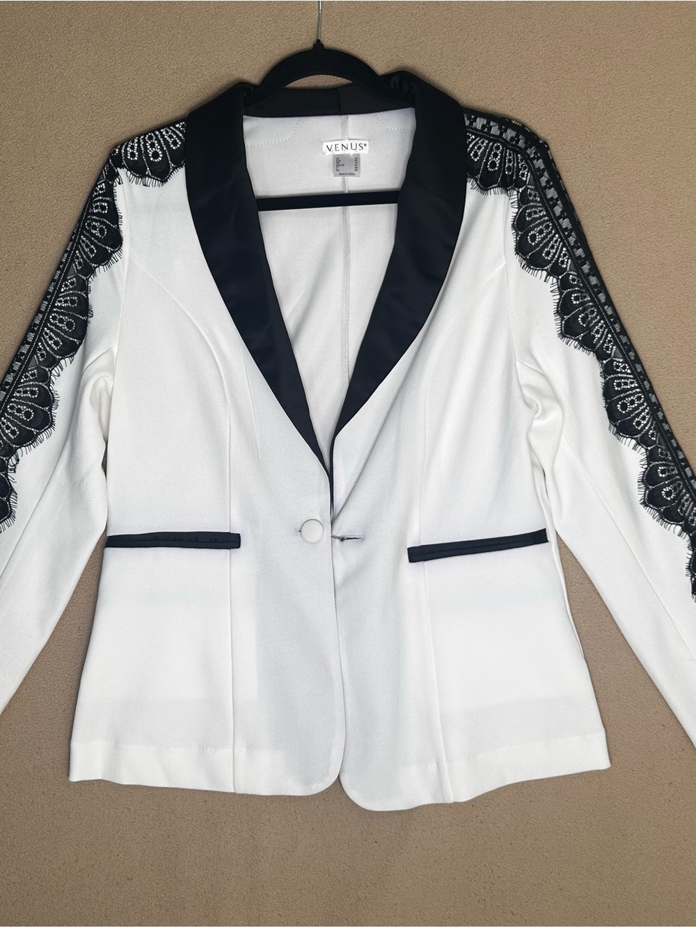 VENUS White Blazer with Black Satin Lapel and Lace Sleeve Detail Size 10 Unique